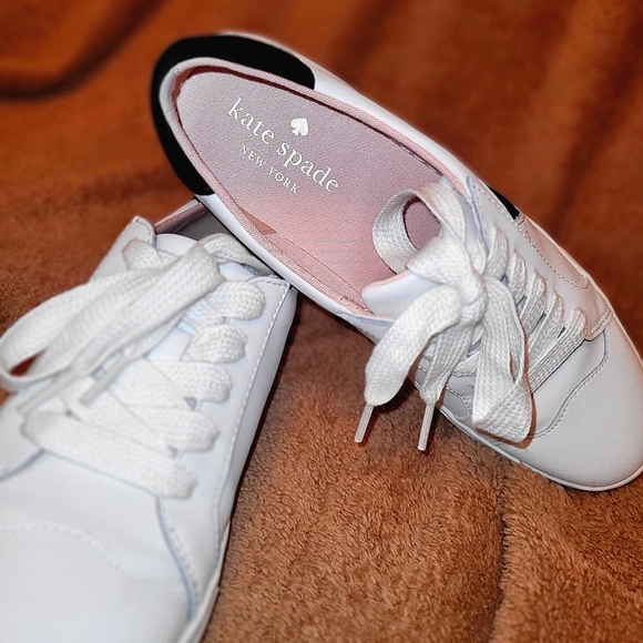 kate spade White and Black Low-Top Sneakers with Textured Leather With Box - Picture 3 of 9